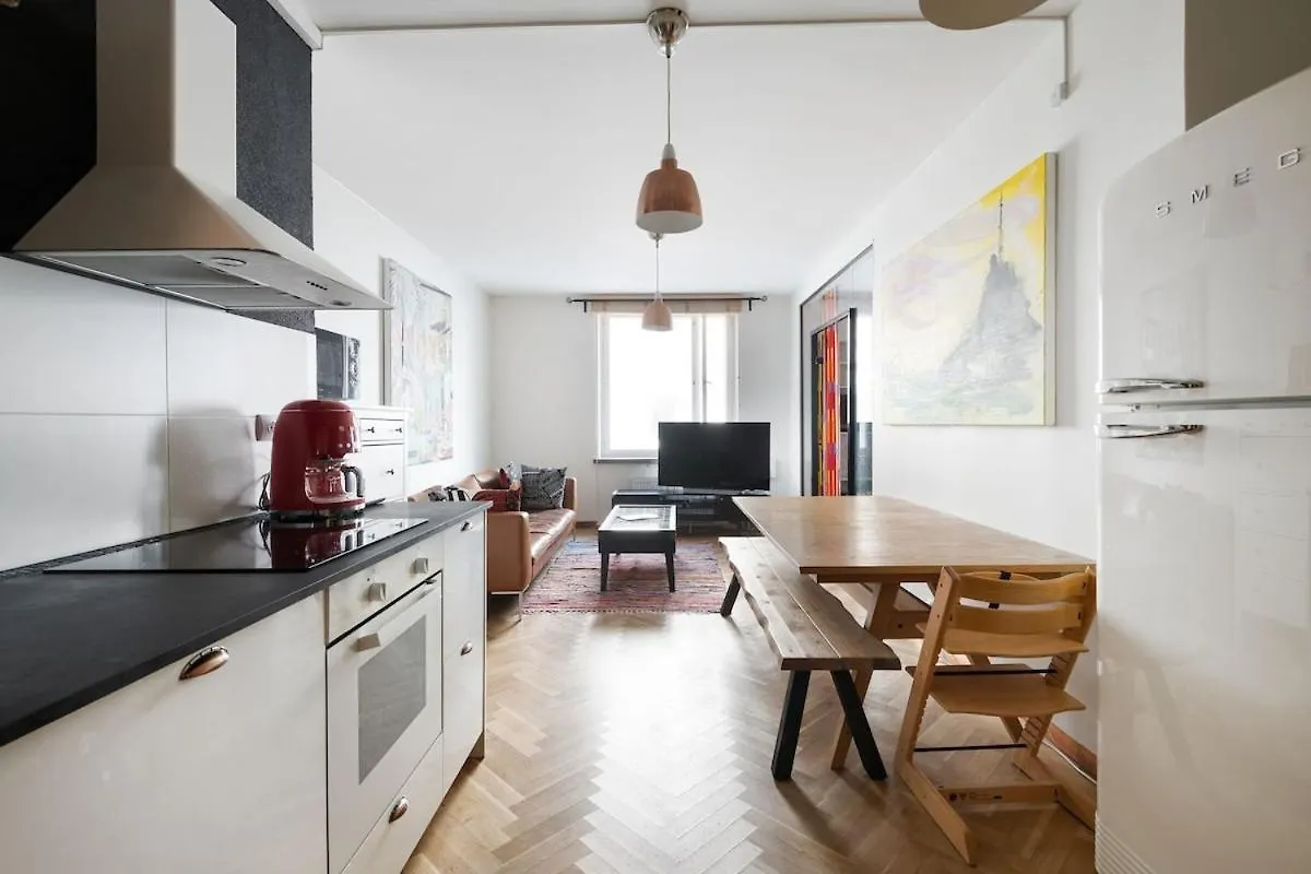 Great Location & Transport Connections With All Amenities 1-8 People Free Continental Breakfast Wifi Coffee &Tea Helsinki