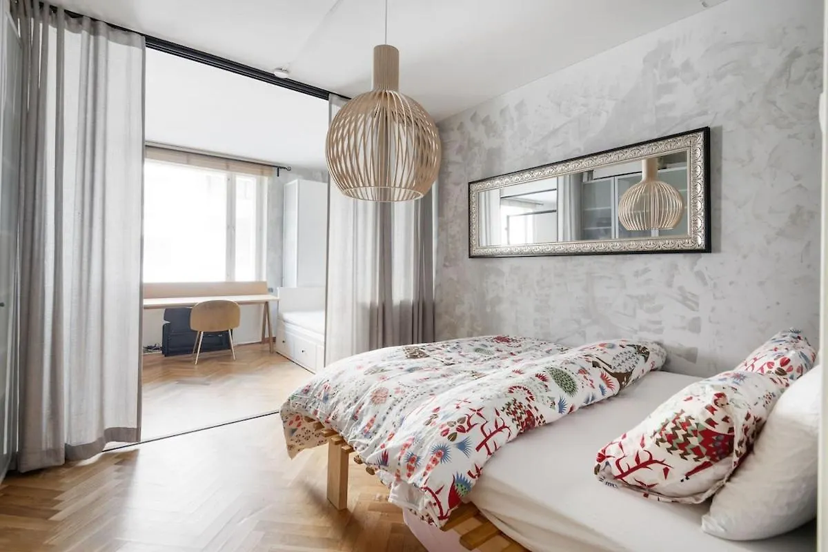 Great Location & Transport Connections With All Amenities 1-8 People Free Continental Breakfast Wifi Coffee &Tea Helsinki Apartment