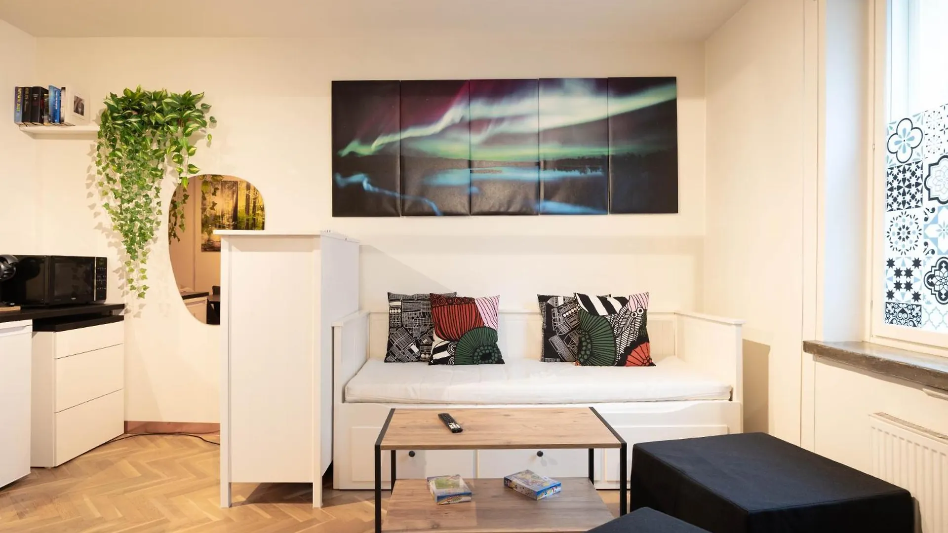 Great Location & Transport Connections With All Amenities 1-8 People Free Continental Breakfast Wifi Coffee &Tea Helsinki Apartment