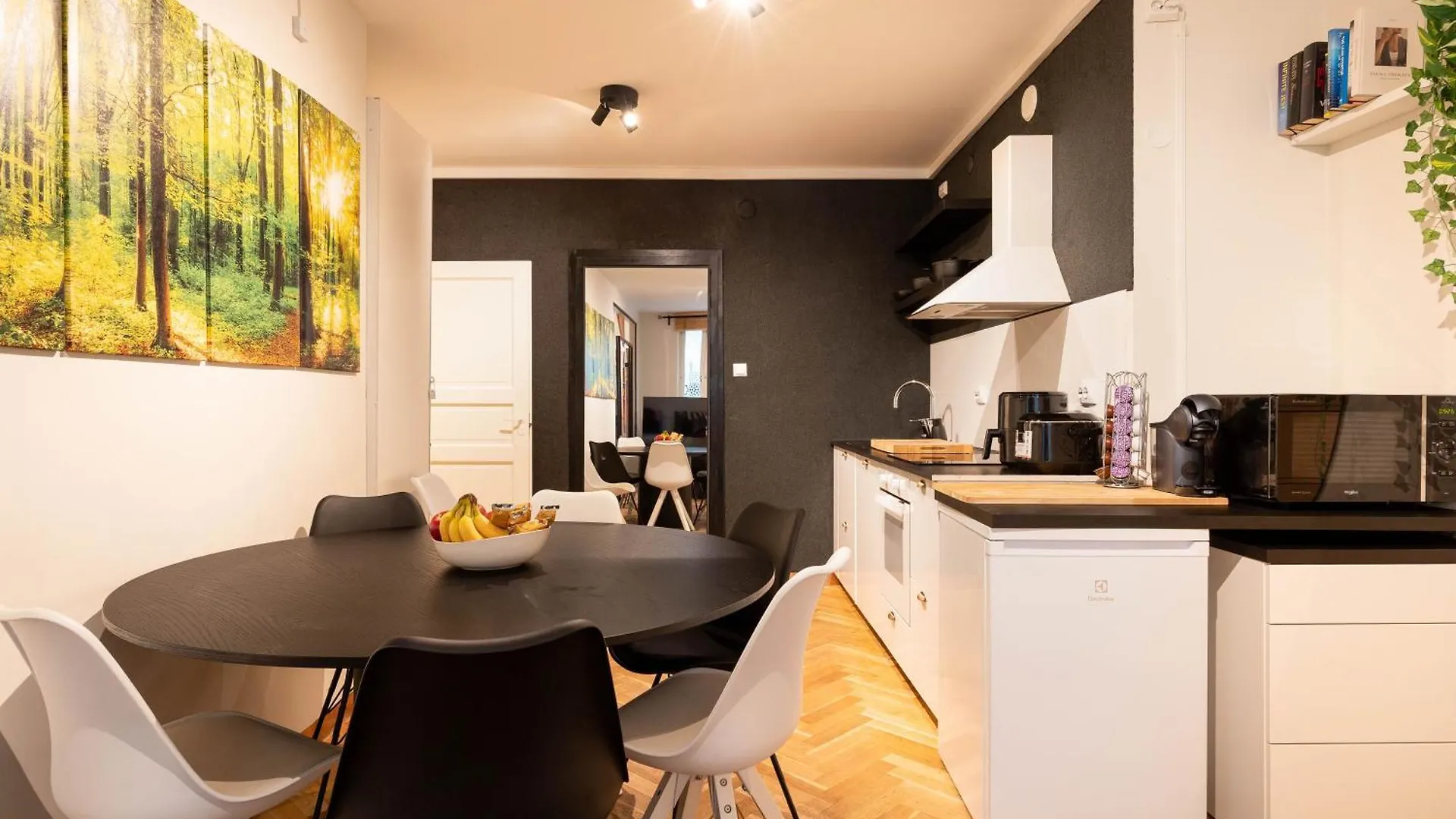 Great Location & Transport Connections With All Amenities 1-8 People Free Continental Breakfast Wifi Coffee &Tea Helsinki Apartment