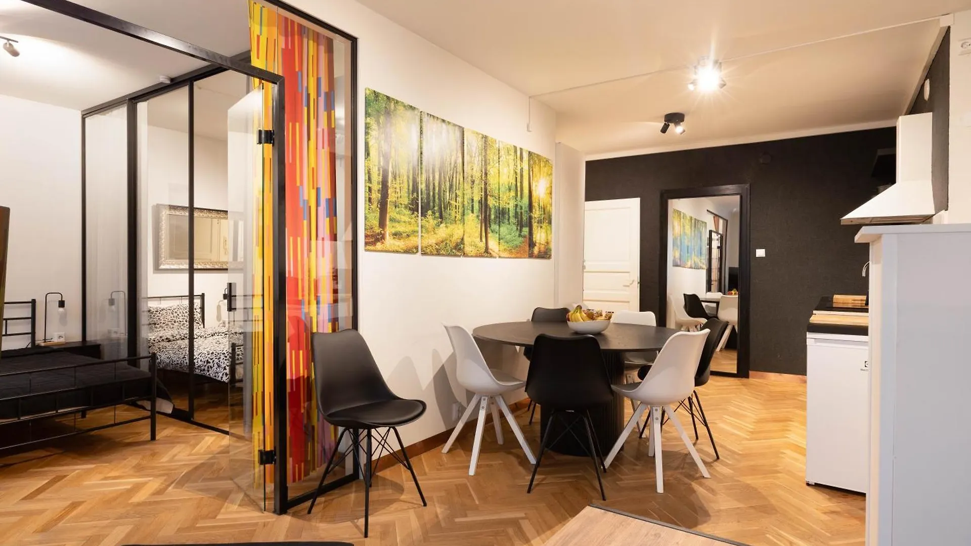 Great Location & Transport Connections With All Amenities 1-8 People Free Continental Breakfast Wifi Coffee &Tea Helsinki Apartment