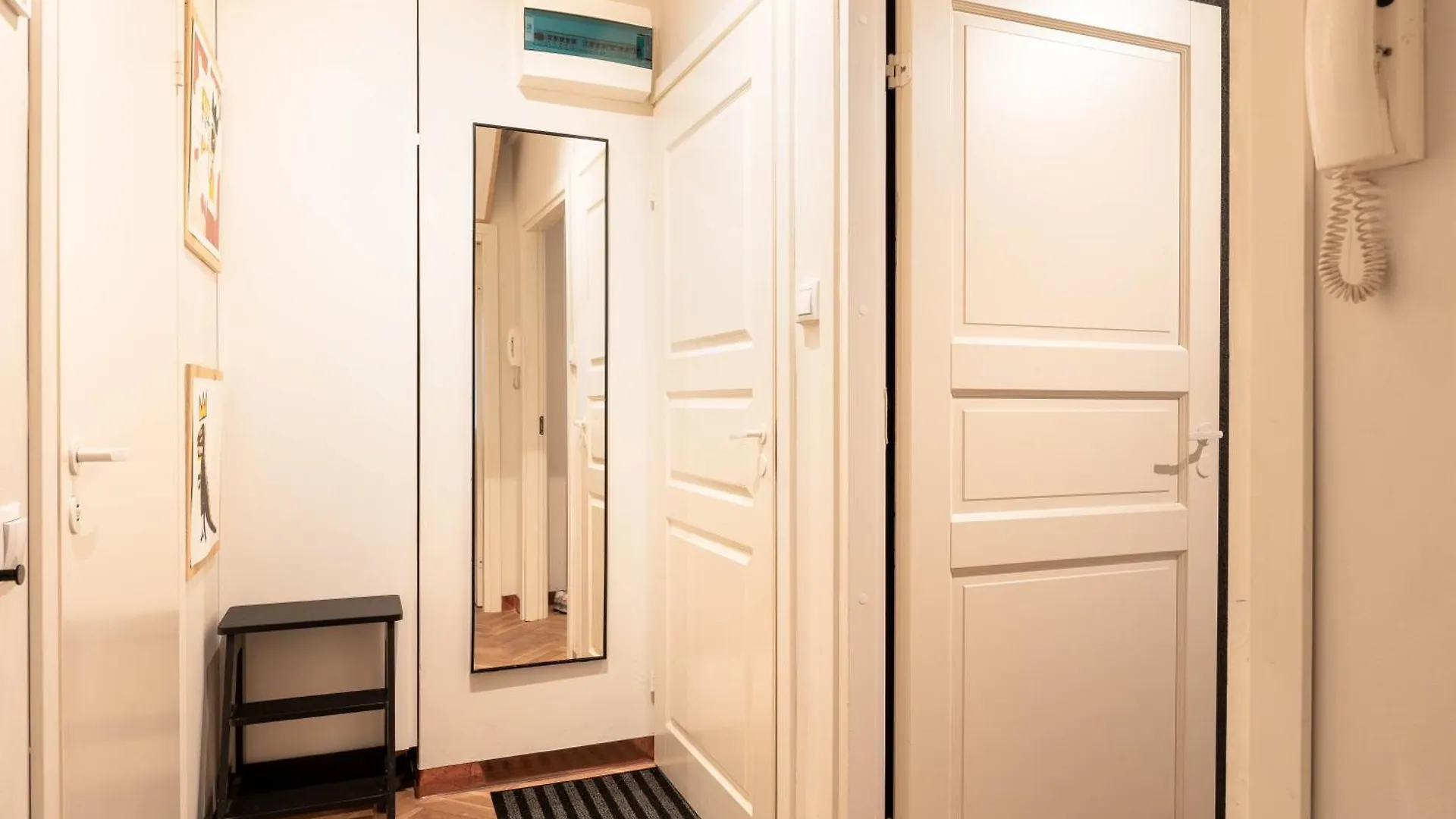 Great Location & Transport Connections With All Amenities 1-8 People Free Continental Breakfast Wifi Coffee &Tea Helsinki Apartment
