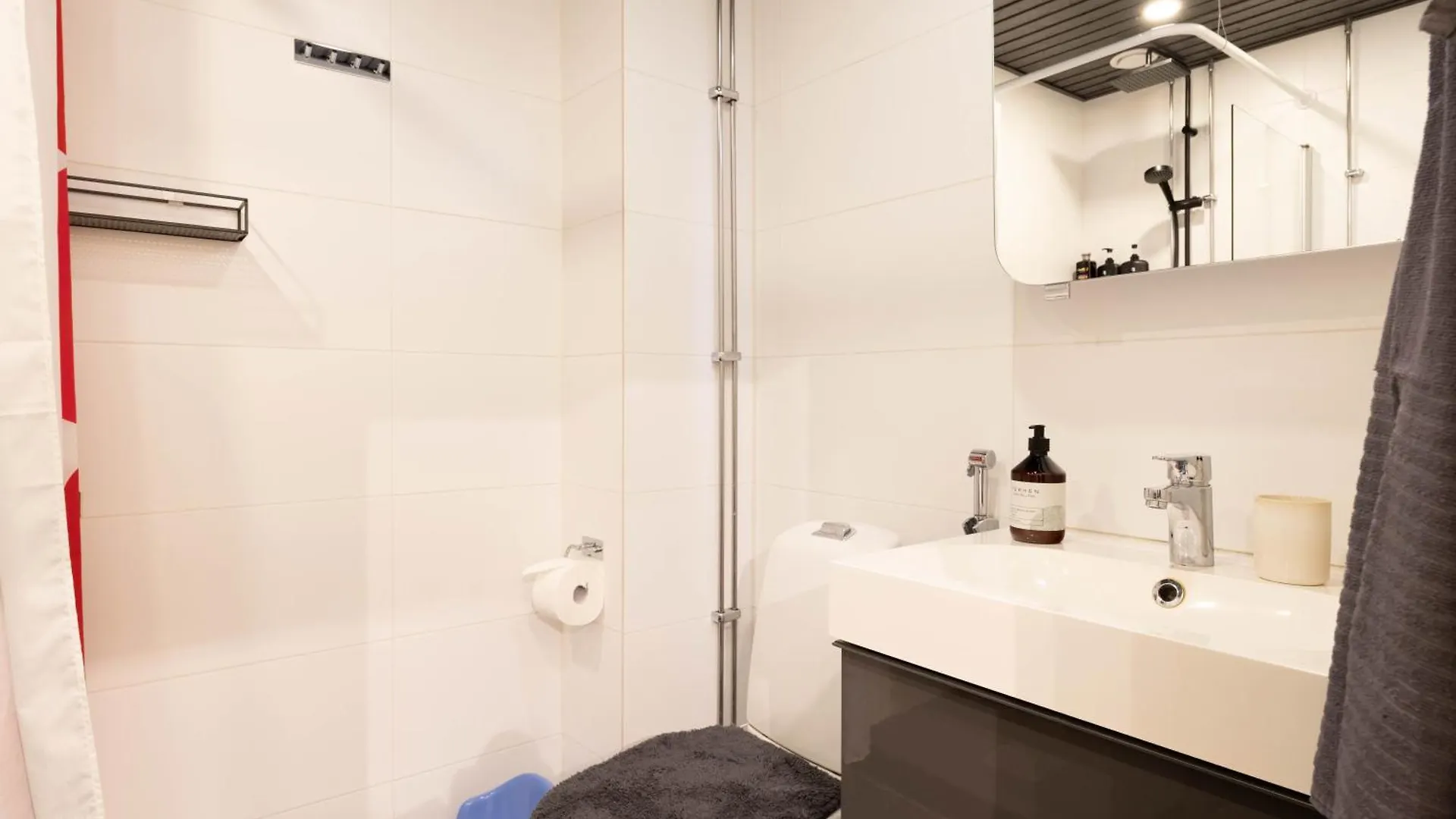 Great Location & Transport Connections With All Amenities 1-8 People Free Continental Breakfast Wifi Coffee &Tea Helsinki
