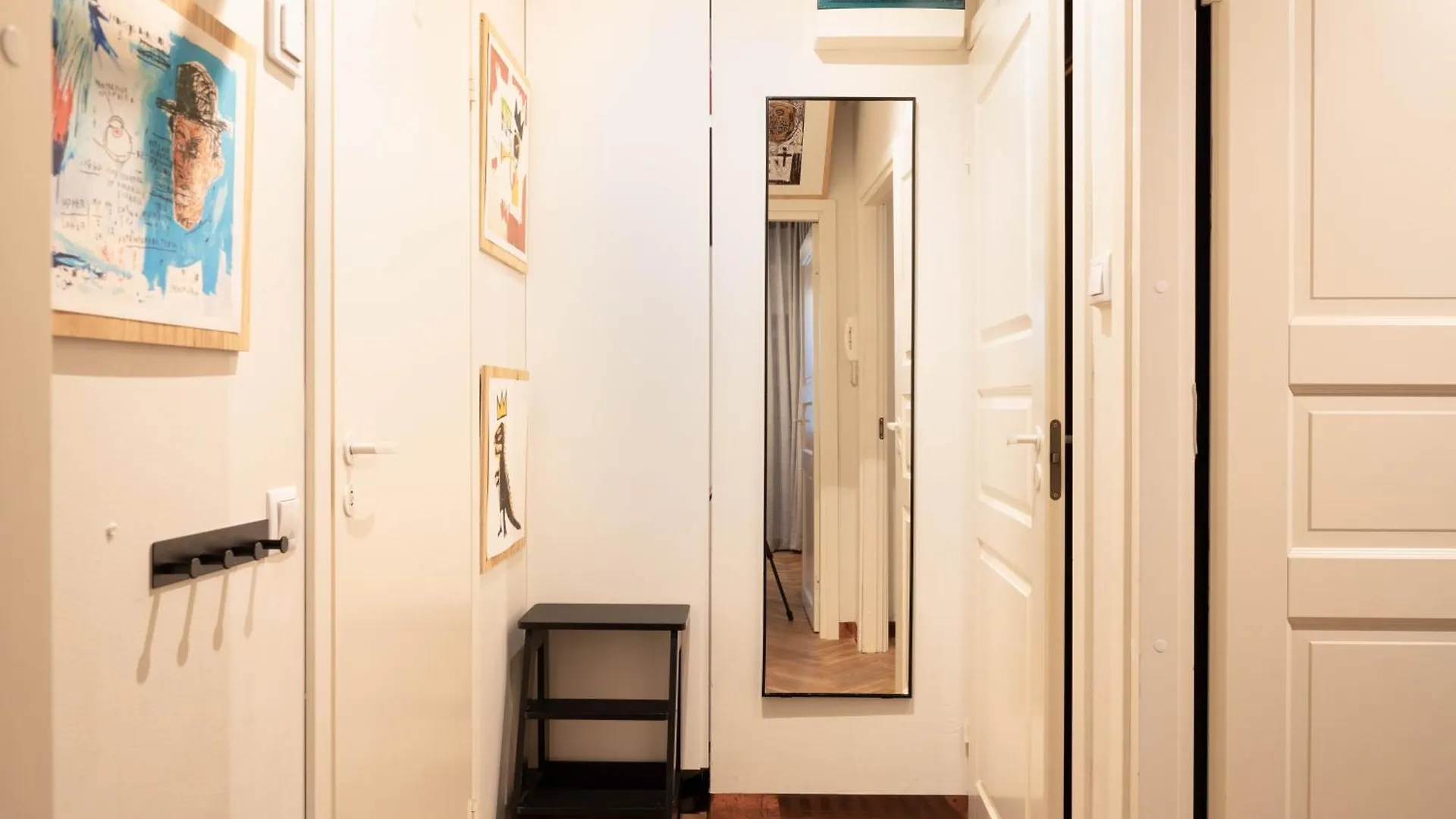 Great Location & Transport Connections With All Amenities 1-8 People Free Continental Breakfast Wifi Coffee &Tea Helsinki